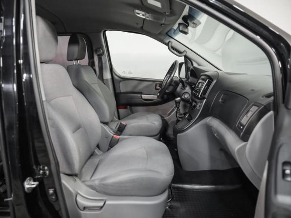 Hyundai H-1 II Рестайлинг 2 с пробегом 2018 года, цена 2 499 000 рублей, 147782 км, минивэн, Автокод Объявления