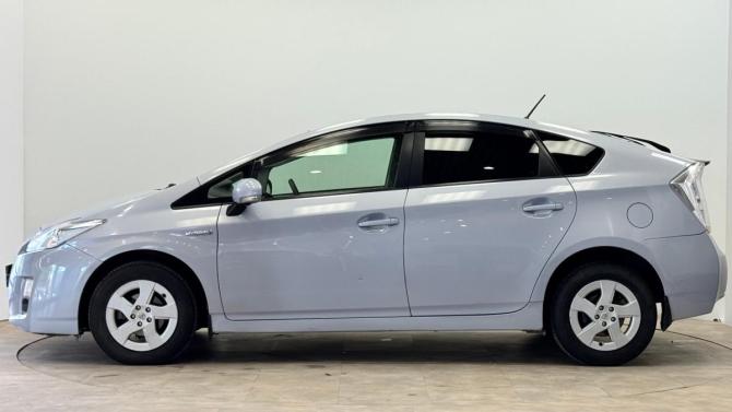 Toyota Prius III (XW30) с пробегом 2009 года, цена 790 000 рублей, 218880 км, лифтбек, Автокод Объявления