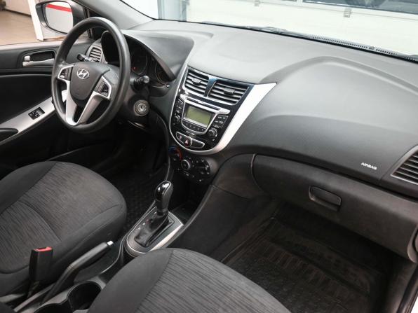 Hyundai Solaris I Рестайлинг с пробегом 2015 года, цена 1 049 000 рублей, 81601 км, седан, Автокод Объявления