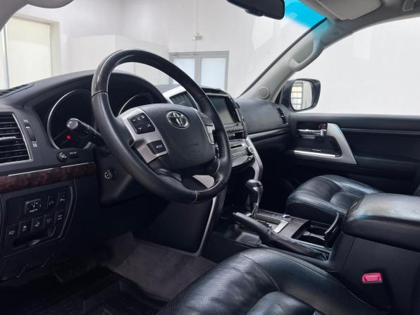 Toyota Land Cruiser 200 Series Рестайлинг 1 с пробегом 2012 года, цена 3 350 000 рублей, 299710 км, внедорожник, Автокод Объявления