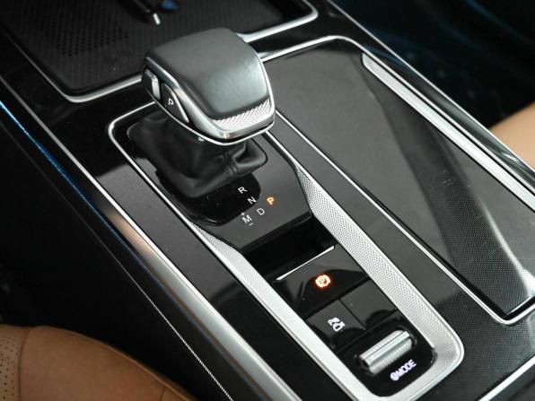Hongqi HS5 I Рестайлинг с пробегом 2023 года, цена 3 700 000 рублей, 7566 км, внедорожник, Автокод Объявления