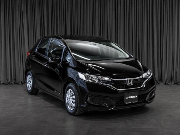 Honda Fit III Рестайлинг с пробегом 2018 года, цена 929 000 рублей, 144222 км, хэтчбек, Автокод Объявления