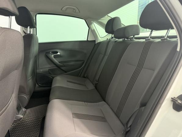 Volkswagen Polo V Рестайлинг с пробегом 2016 года, цена 1 100 000 рублей, 260000 км, седан, Автокод Объявления