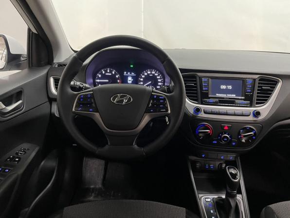 Hyundai Solaris II с пробегом 2017 года, цена 1 299 000 рублей, 130460 км, седан, Автокод Объявления