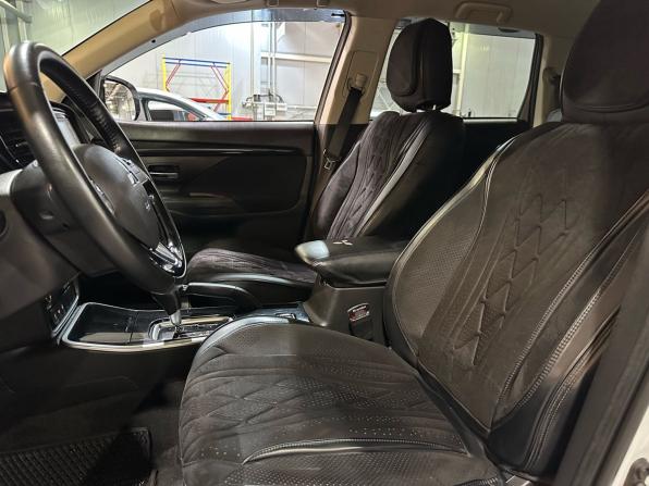 Mitsubishi Outlander III Рестайлинг 3 с пробегом 2021 года, цена 2 399 900 рублей, 83125 км, внедорожник, Автокод Объявления