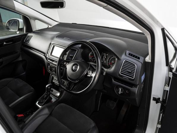 Volkswagen Sharan II Рестайлинг с пробегом 2016 года, цена 1 629 000 рублей, 109770 км, минивэн, Автокод Объявления