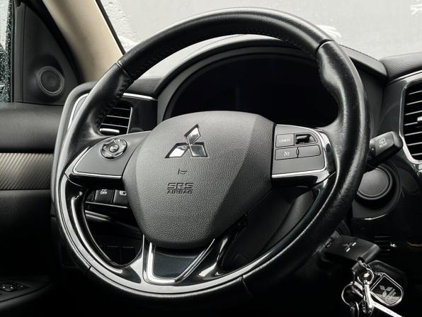 Mitsubishi Outlander III Рестайлинг 2 с пробегом 2017 года, цена 1 820 700 рублей, 156422 км, внедорожник, Автокод Объявления