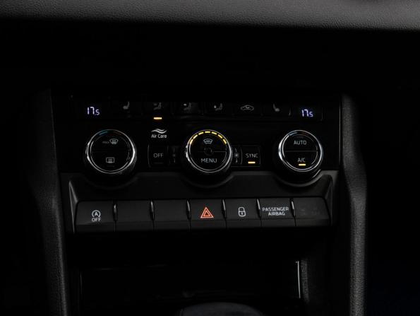 Skoda Karoq I с пробегом 2021 года, цена 2 399 000 рублей, 35521 км, внедорожник, Автокод Объявления