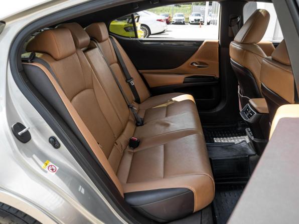 Lexus ES VII с пробегом 2018 года, цена 3 070 500 рублей, 167888 км, седан, Автокод Объявления
