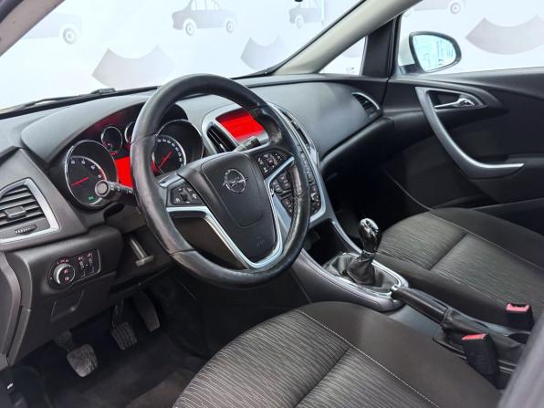 Opel Astra J Рестайлинг с пробегом 2013 года, цена 780 000 рублей, 195257 км, седан, Автокод Объявления