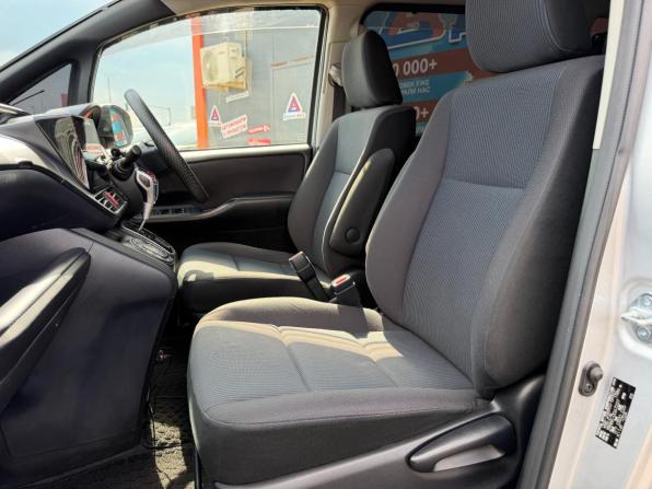 Toyota Voxy III (R80) с пробегом 2016 года, цена 2 000 000 рублей, 142000 км, минивэн, Автокод Объявления