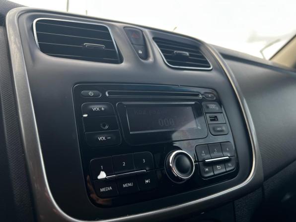 Renault Logan II с пробегом 2017 года, цена 902 200 рублей, 77121 км, седан, Автокод Объявления