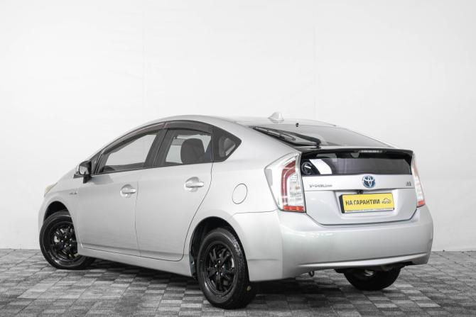 Toyota Prius III Рестайлинг (XW30) с пробегом 2012 года, цена 1 049 000 рублей, 187000 км, лифтбек, Автокод Объявления