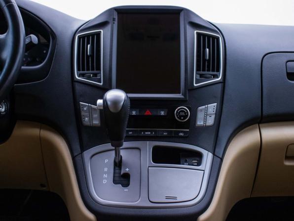 Hyundai H-1 II Рестайлинг 2 с пробегом 2018 года, цена 3 258 000 рублей, 87500 км, минивэн, Автокод Объявления