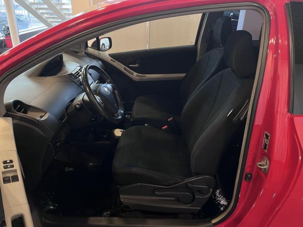 Toyota Yaris II с пробегом 2008 года, цена 462 600 рублей, 177087 км, хэтчбек, Автокод Объявления