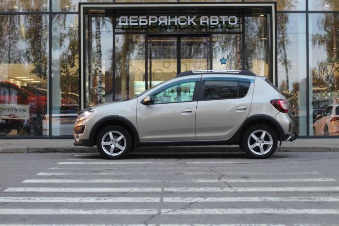 Renault Sandero II с пробегом 2016 года, цена 930 000 рублей, 166653 км, хэтчбек, Автокод Объявления