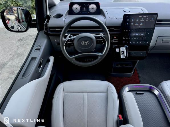 Hyundai Staria I с пробегом 2025 года, цена 8 990 000 рублей, 14900 км, минивэн, Автокод Объявления