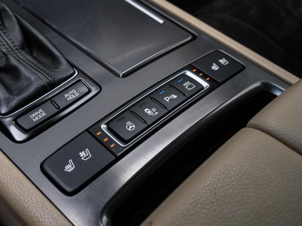 Hyundai Genesis II с пробегом 2016 года, цена 1 870 000 рублей, 185784 км, седан, Автокод Объявления