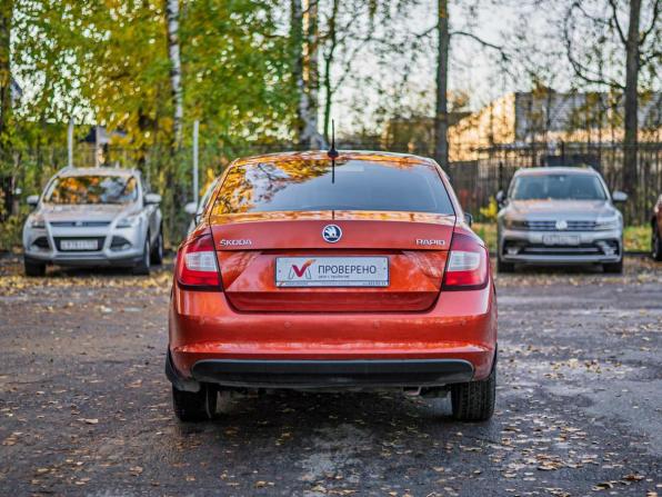 Skoda Rapid I Рестайлинг с пробегом 2018 года, цена 950 000 рублей, 216484 км, лифтбек, Автокод Объявления