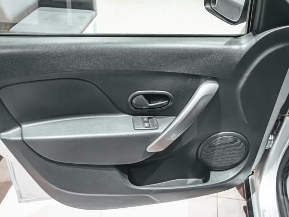 Renault Sandero II с пробегом 2017 года, цена 696 805 рублей, 313649 км, хэтчбек, Автокод Объявления