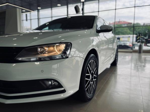 Volkswagen Jetta VI Рестайлинг с пробегом 2017 года, цена 1 449 900 рублей, 90000 км, седан, Автокод Объявления