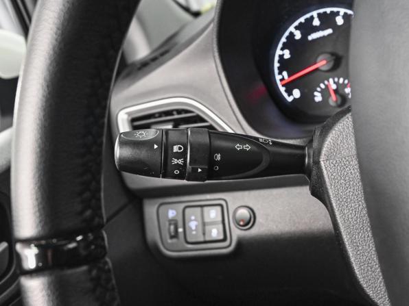 Hyundai Solaris II с пробегом 2017 года, цена 1 100 000 рублей, 123572 км, седан, Автокод Объявления