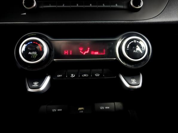 Kia Rio IV Рестайлинг с пробегом 2020 года, цена 1 700 000 рублей, 31915 км, седан, Автокод Объявления