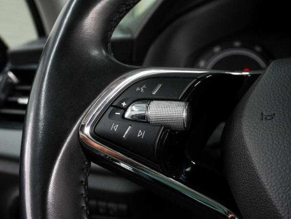 Skoda Rapid II с пробегом 2020 года, цена 1 379 000 рублей, 239215 км, лифтбек, Автокод Объявления