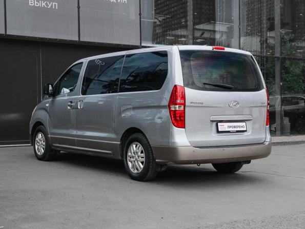 Hyundai H-1 II Рестайлинг с пробегом 2016 года, цена 2 420 000 рублей, 135362 км, минивэн, Автокод Объявления