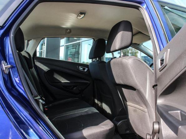 Ford Fiesta Mk6 Рестайлинг с пробегом 2016 года, цена 795 000 рублей, 71554 км, хэтчбек, Автокод Объявления