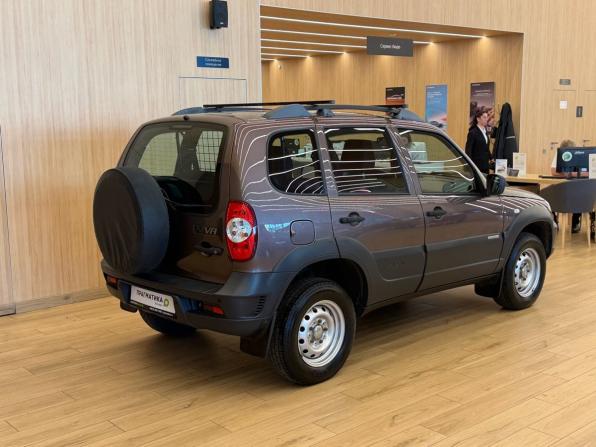 Chevrolet Niva I Рестайлинг с пробегом 2017 года, цена 869 000 рублей, 25000 км, внедорожник, Автокод Объявления