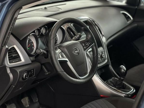 Opel Astra J Рестайлинг с пробегом 2012 года, цена 765 000 рублей, 109535 км, седан, Автокод Объявления