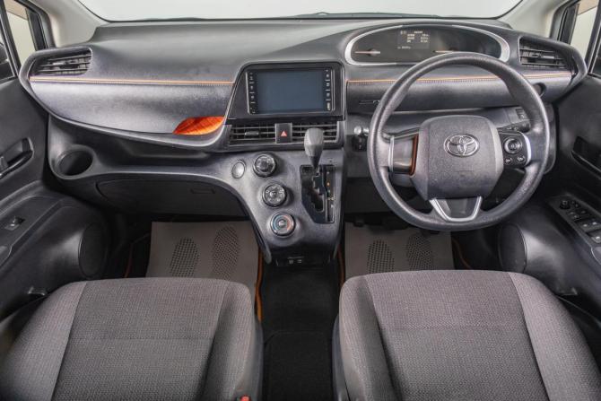 Toyota Sienta II Рестайлинг с пробегом 2020 года, цена 1 479 000 рублей, 33000 км, компактвэн, Автокод Объявления