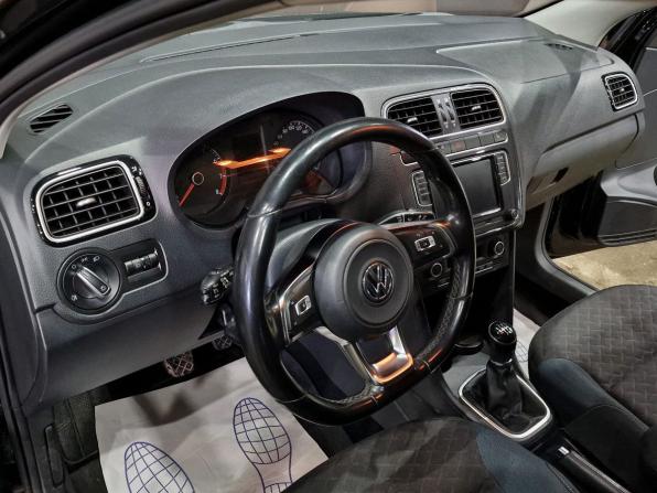 Volkswagen Polo V Рестайлинг с пробегом 2019 года, цена 1 100 000 рублей, 134122 км, седан, Автокод Объявления