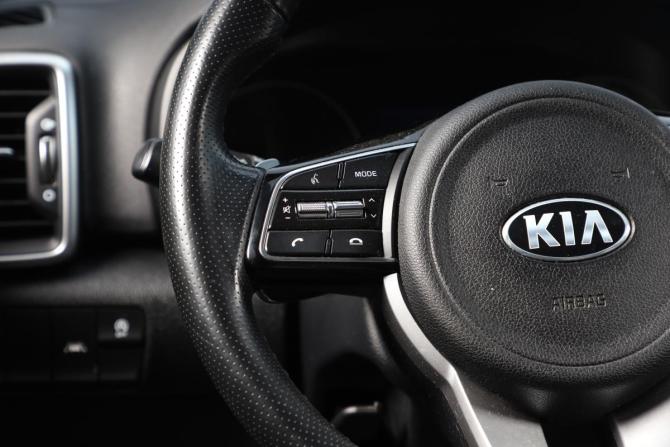 Kia Sportage IV Рестайлинг с пробегом 2020 года, цена 2 349 000 рублей, 74000 км, внедорожник, Автокод Объявления