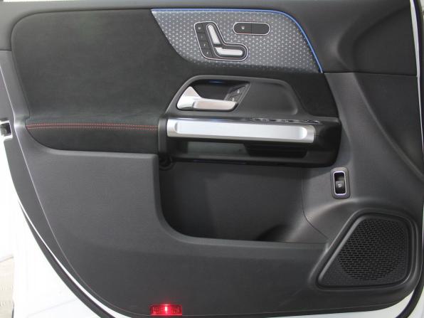 Mercedes-Benz GLB I (X247) Рестайлинг с пробегом 2024 года, цена 6 250 000 рублей, 4980 км, внедорожник, Автокод Объявления