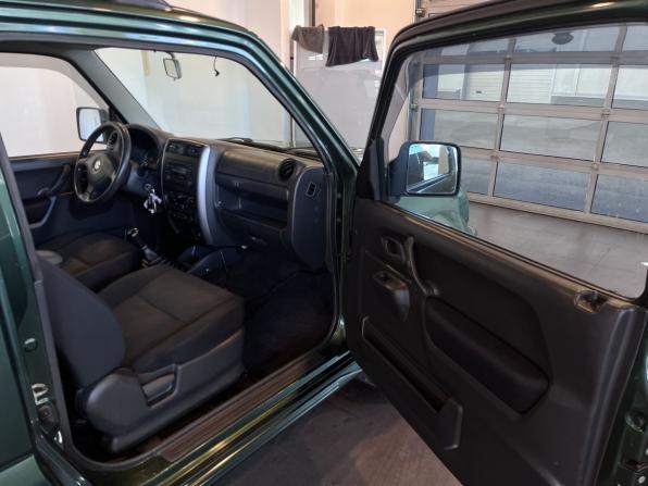 Suzuki Jimny III Рестайлинг 2 с пробегом 2013 года, цена 1 394 000 рублей, 106457 км, внедорожник, Автокод Объявления