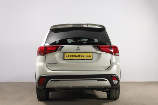 Mitsubishi Outlander III Рестайлинг 3 с пробегом 2021 года, цена 2 699 000 рублей, 108777 км, внедорожник, Автокод Объявления
