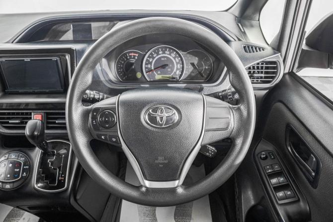 Toyota Voxy III (R80) Рестайлинг с пробегом 2018 года, цена 2 099 000 рублей, 147000 км, минивэн, Автокод Объявления