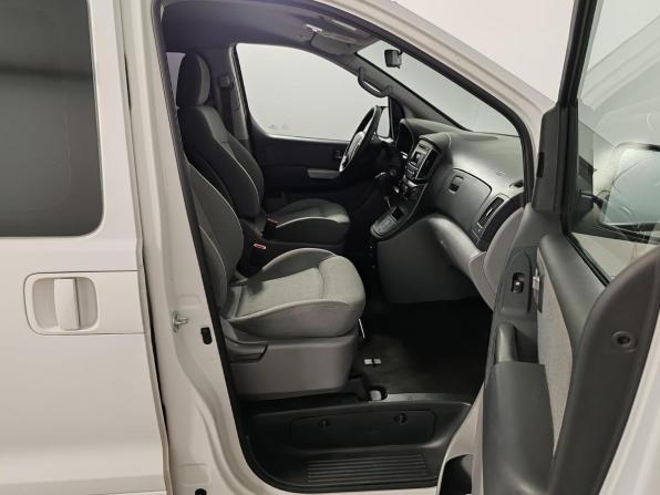 Hyundai H-1 II Рестайлинг 2 с пробегом 2021 года, цена 3 299 000 рублей, 171288 км, минивэн, Автокод Объявления