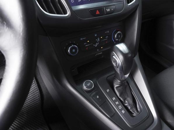 Ford Focus III Рестайлинг с пробегом 2015 года, цена 950 000 рублей, 218001 км, седан, Автокод Объявления