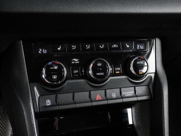 Skoda Karoq I с пробегом 2021 года, цена 1 975 000 рублей, 169417 км, внедорожник, Автокод Объявления