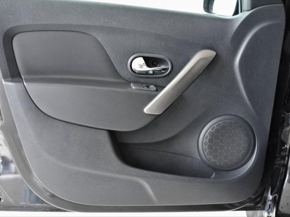 Renault Logan II с пробегом 2014 года, цена 690 000 рублей, 129575 км, седан, Автокод Объявления