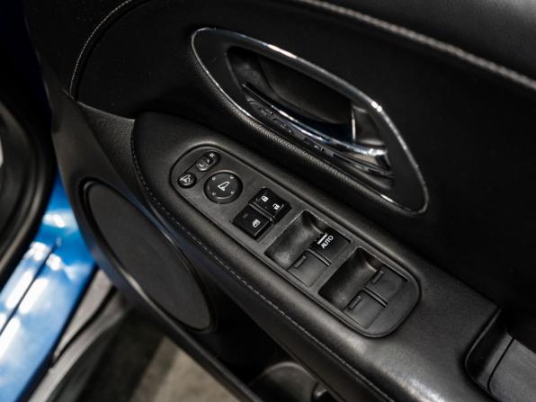 Honda Vezel I с пробегом 2014 года, цена 1 285 000 рублей, 241946 км, внедорожник, Автокод Объявления