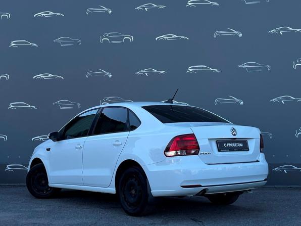 Volkswagen Polo V Рестайлинг с пробегом 2018 года, цена 1 068 700 рублей, 75131 км, седан, Автокод Объявления