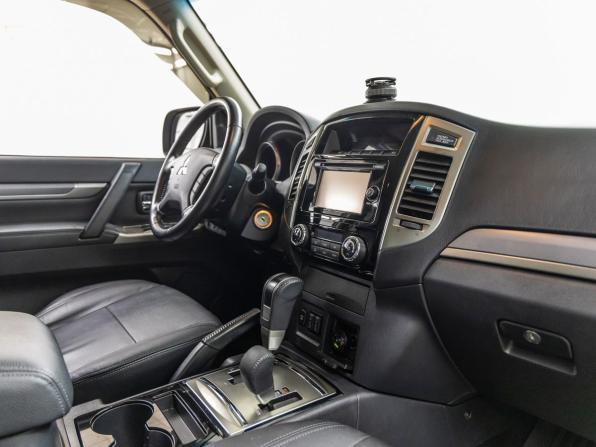 Mitsubishi Pajero IV Рестайлинг 2 с пробегом 2018 года, цена 3 758 000 рублей, 23652 км, внедорожник, Автокод Объявления