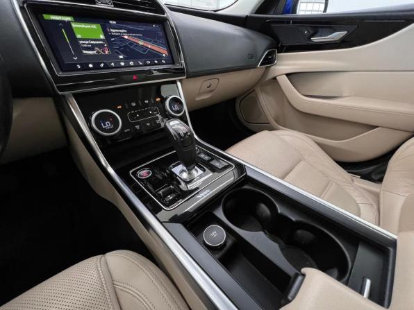 Jaguar XE I Рестайлинг с пробегом 2019 года, цена 2 490 000 рублей, 130000 км, седан, Автокод Объявления