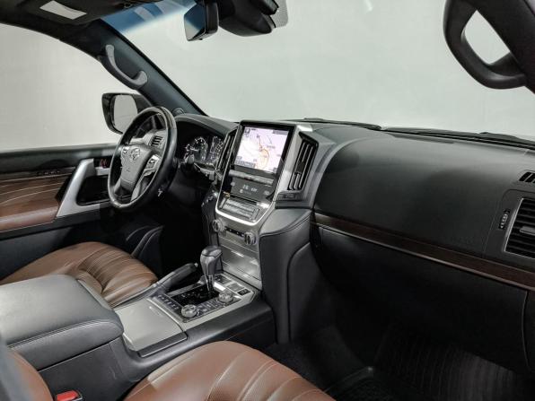 Toyota Land Cruiser 200 Series Рестайлинг 2 с пробегом 2019 года, цена 7 950 000 рублей, 95423 км, внедорожник, Автокод Объявления