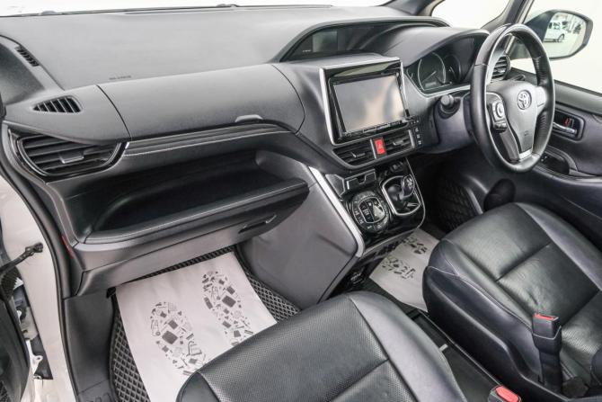 Toyota Esquire I с пробегом 2014 года, цена 1 849 000 рублей, 222000 км, минивэн, Автокод Объявления
