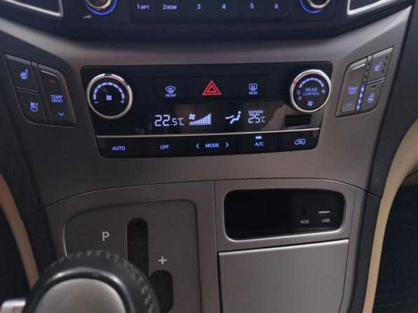 Hyundai H-1 II Рестайлинг 2 с пробегом 2019 года, цена 3 230 000 рублей, 68200 км, минивэн, Автокод Объявления